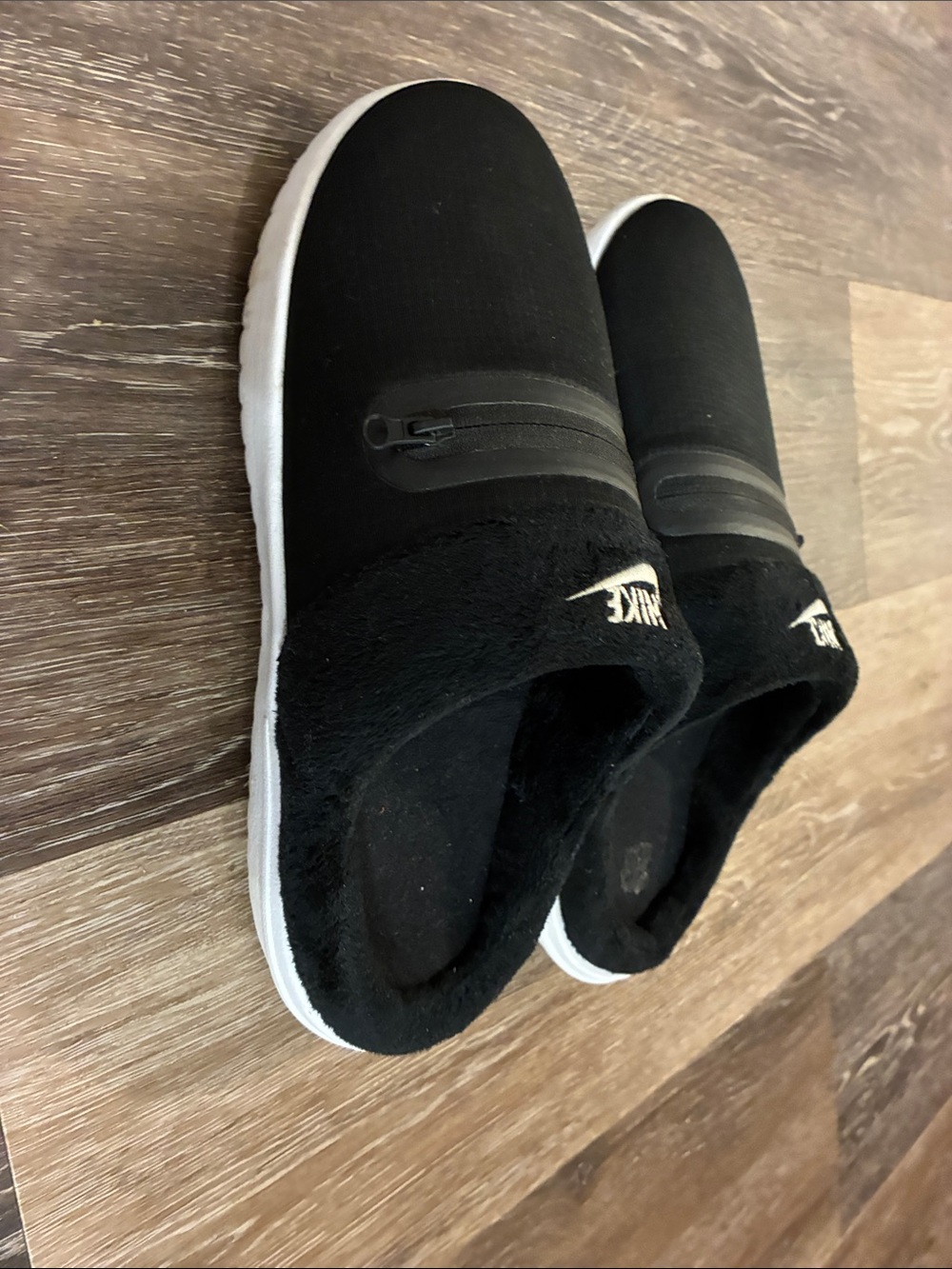 Nike Black and White Cozy Slip-On Burrows - Picture 4 of 5